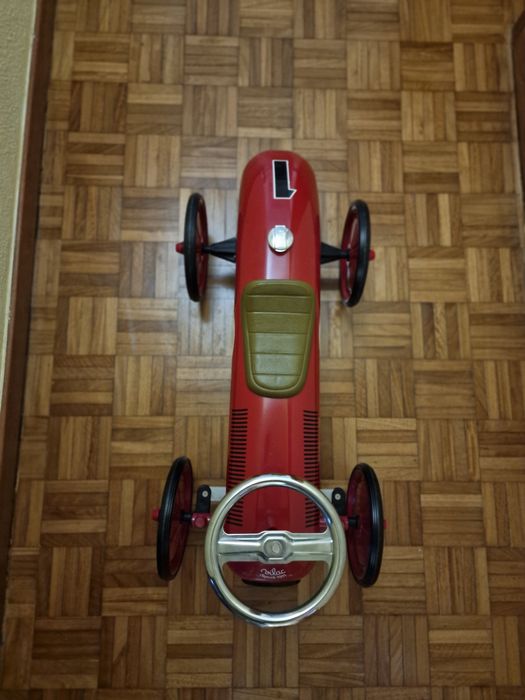 Carrinho clássico para.bebé, vermelho, bom estado
