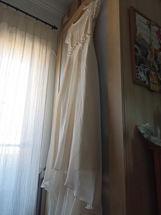 Vestido de noiva. Impecável. Cor branco pérola.