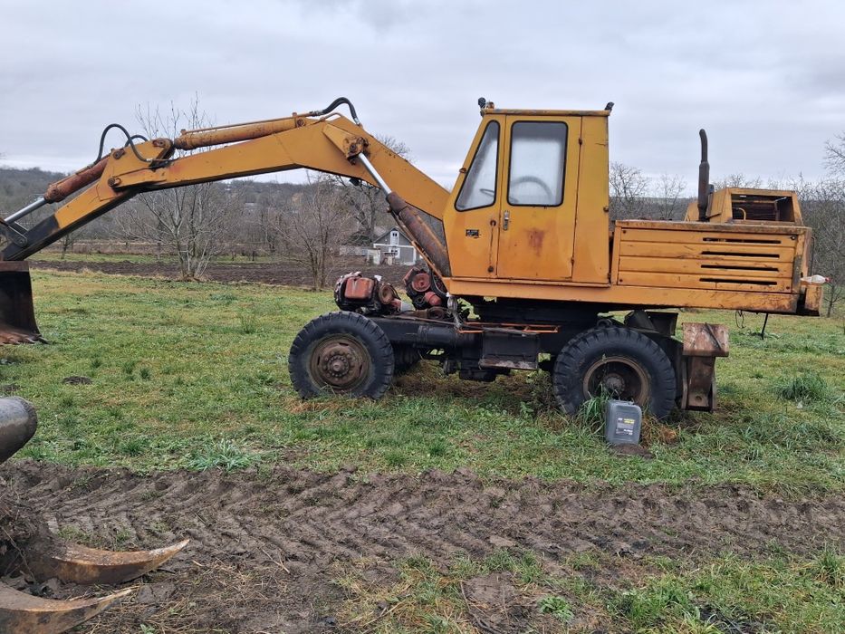 Продам ескаватор.