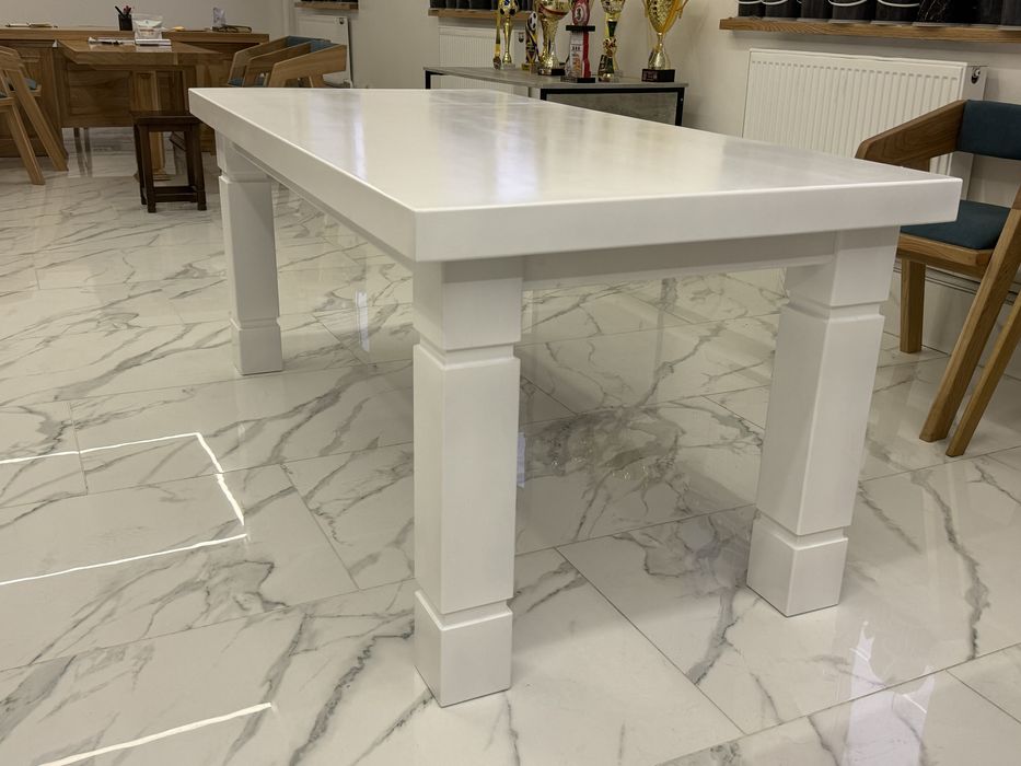 Стіл новий із дерева