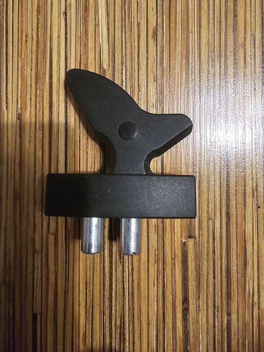 Uchwyt do maszyny do naciągania rakiet