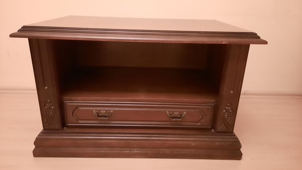 Stylowa szafka może być pod tv