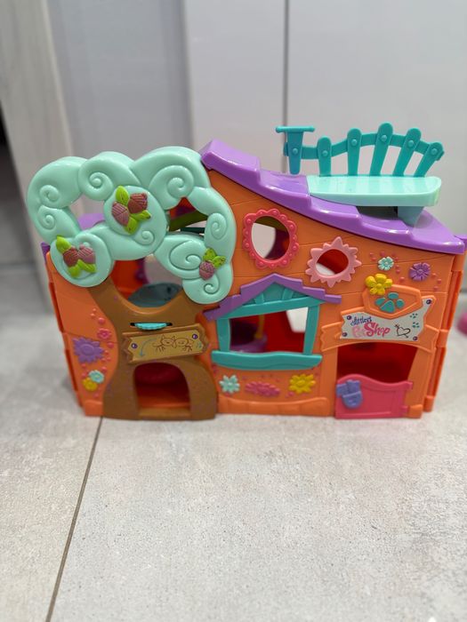 Domek i scena oryginalna z figurkami pet shop
