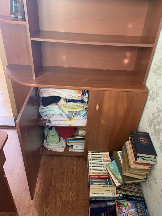 Стелаж книжкова шафа