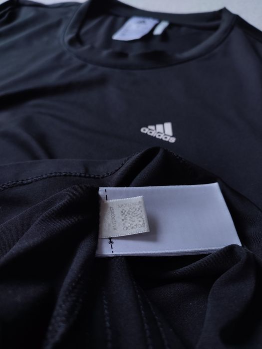 Спортивна футболка adidas