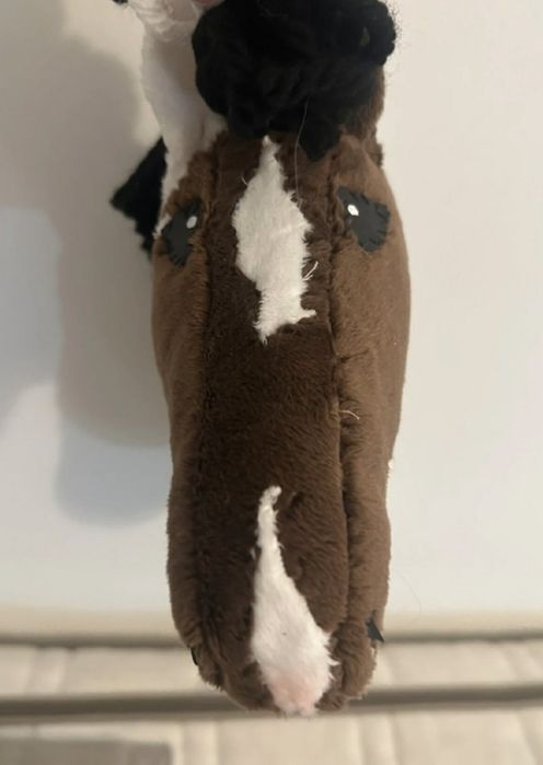 Łaciaty hobby horse A4