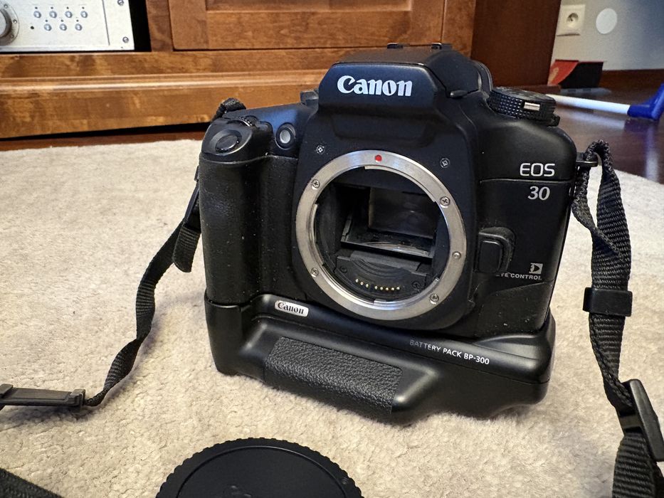 Aoarat analogowy Canon EOS 30 + grip