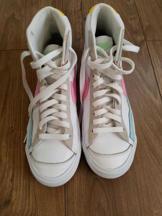 Buty damskie Nike kolorowe rozmiar 38