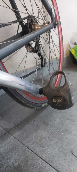 Bicicleta de corrida com vários extras