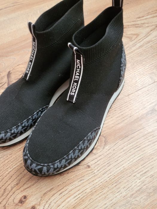 Продаю стильные слипоны Michael Kors