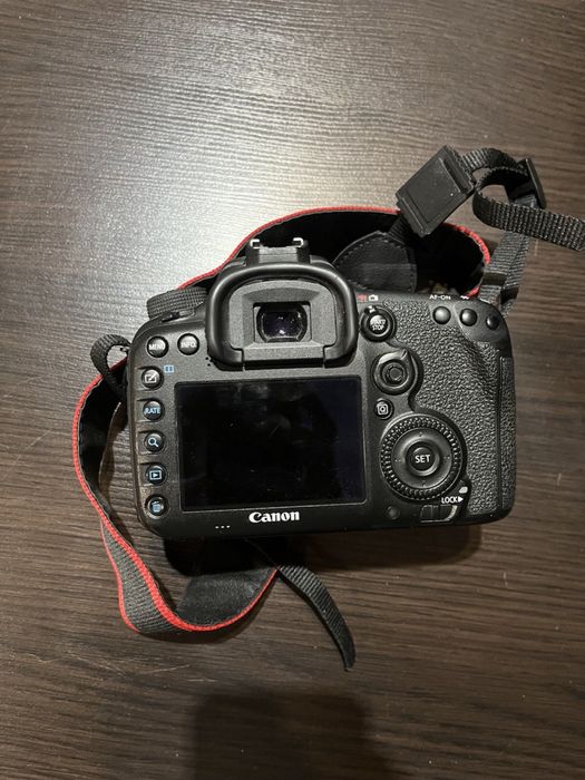 Canon EOS 7D Mark II + 2 baterie + ladowarka