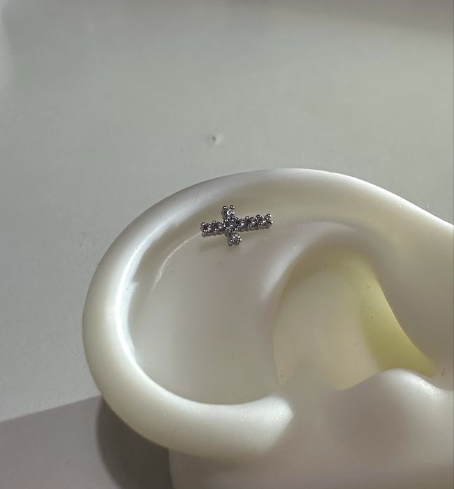 Титановий сріблястий пірсинг лабрет в хрящ пірсинг в ухо