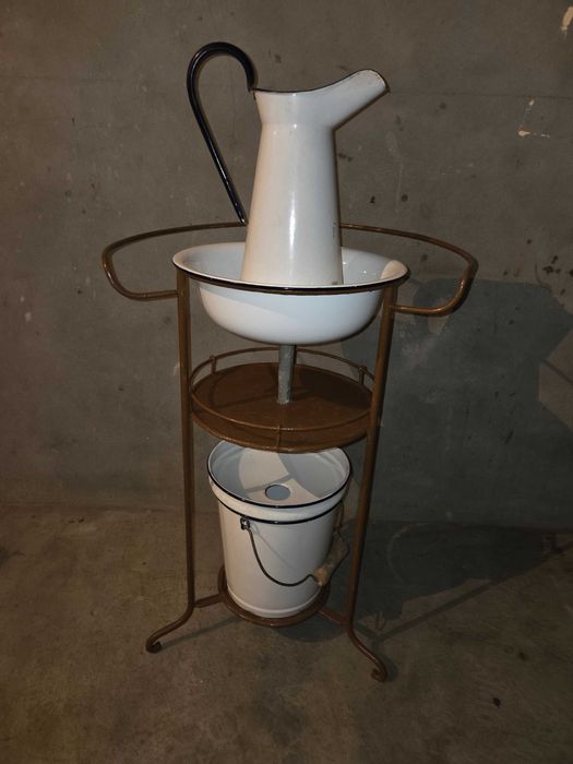 Antiguidade - Lavatório antigo em cerâmica com suporte