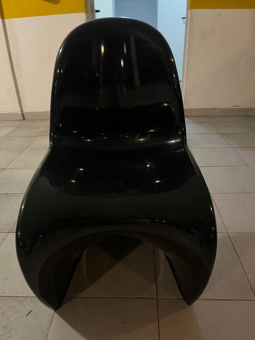 4 cadeiras Wavy pretas plástico