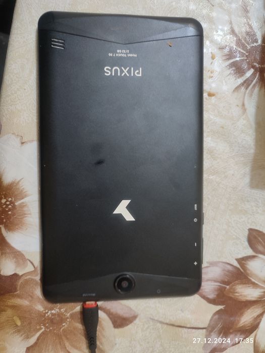 Продам планшет Pixus на запчасти треснул экран тач скрин целый