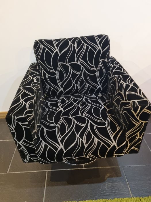 Cadeirão individual rotativo