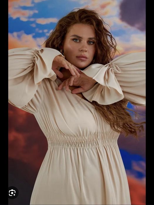 cher17 бежеве плаття