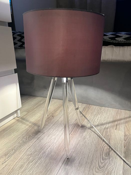 Lampka glamour nocna trójnóg elegancka stołowa