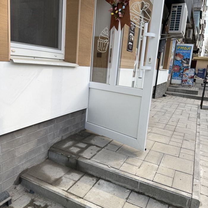 Продам комерційне приміщення вільного призначення