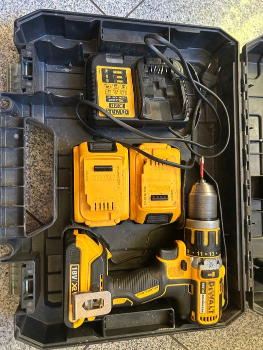 Wkrętarka Dewalt 18V XR DCD 795 plus 3 x bateria, walizka, ładowarka