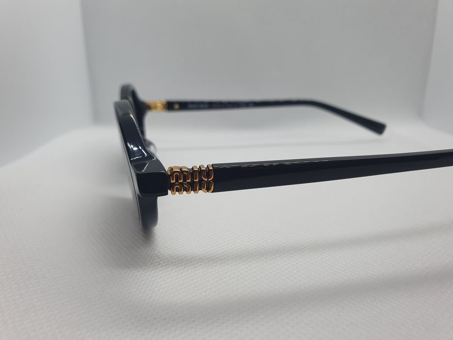 Miu Miu SMU04Z Black.