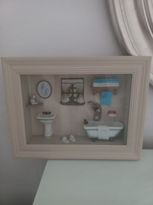 Quadro com miniatura de casa de banho 34x26cm