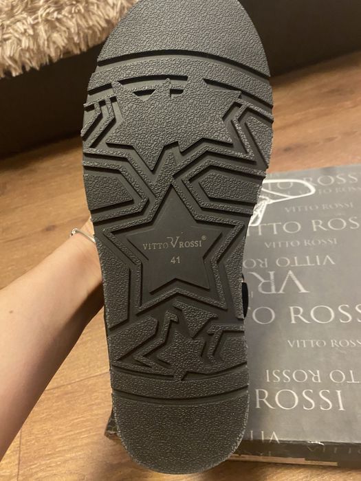 Продам теплые сапожки в стиле UGG