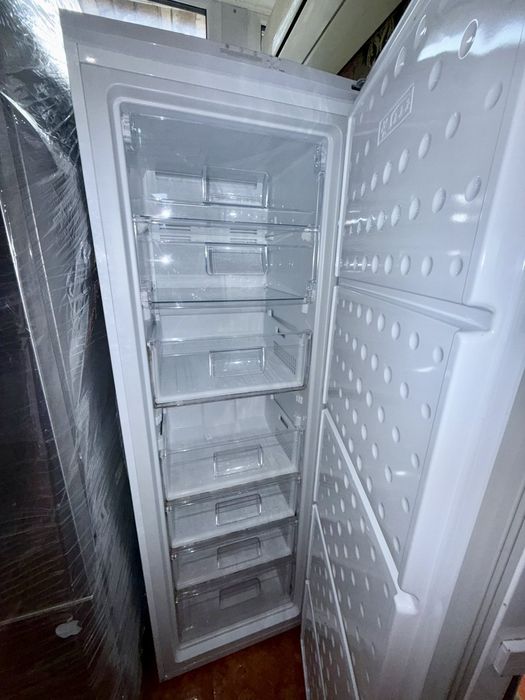 Морозильна камера Altus на 7 шухляд білого кольору (морозилка)