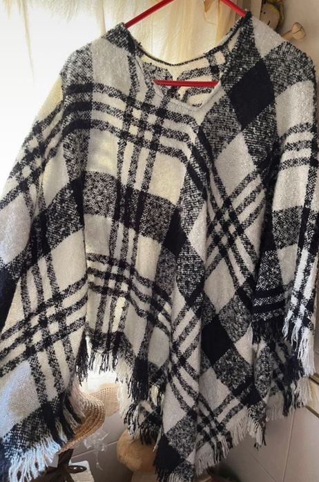 Poncho preto e branco Surkana