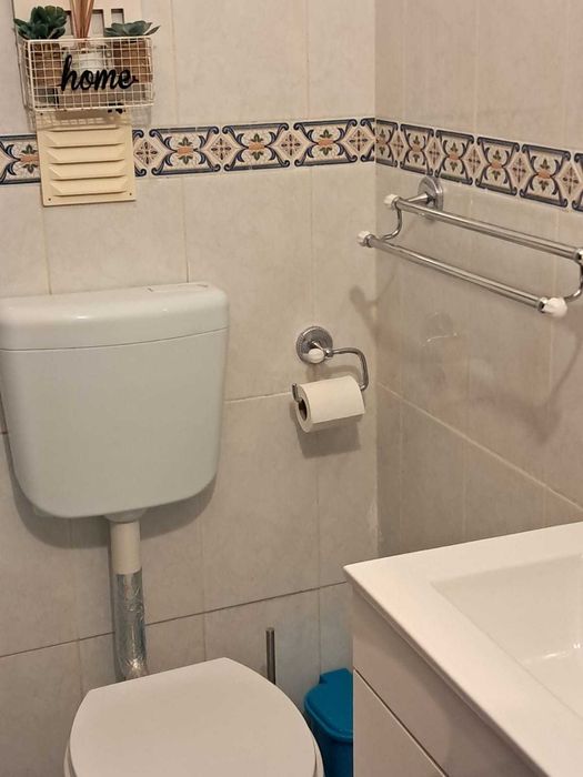 Alugo Quarto ao ano