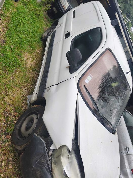 Carrinha sinistrada boa de motor