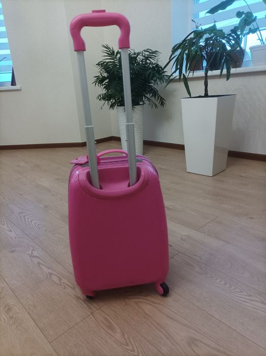 Валіза для дівчинки