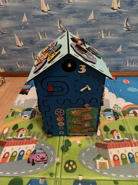 Бизикуб дитячий будинок