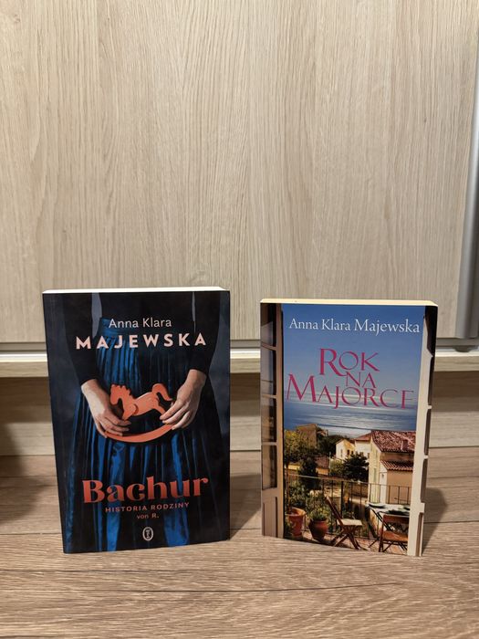 Książki Anna Klara Majewska “Rok na Majorce” i “Bachur”