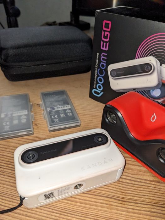 Action камера з 2 об'єктивами що знімає одразу в sbs 3D Qoocam Ego