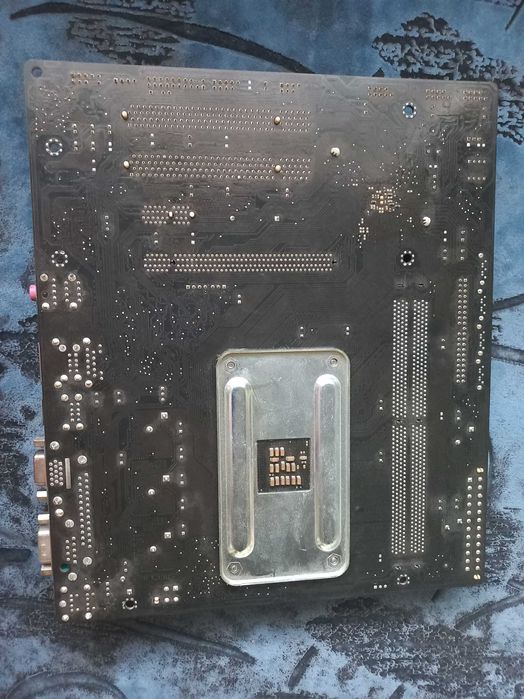 Материнська плата ASUS M2N68 PLUS