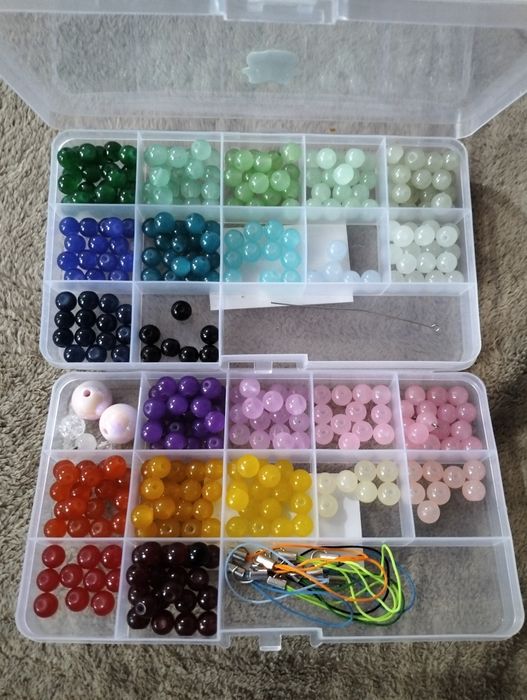 Продам бусини та матеріали
