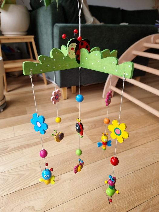 Drewniane mobile z zwierzętami