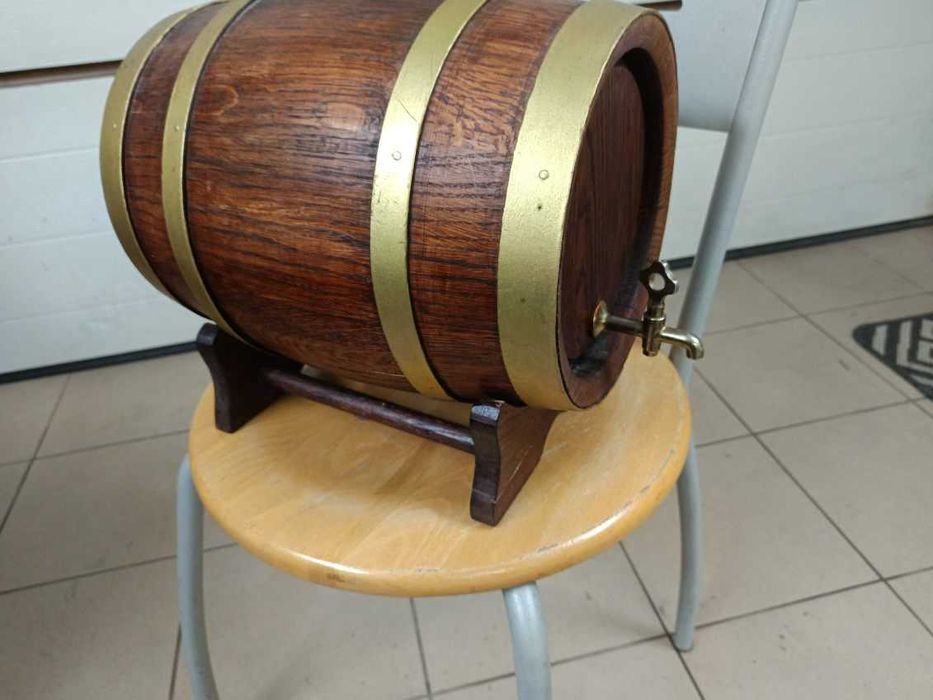 Sprzedam beczkę drewnianą