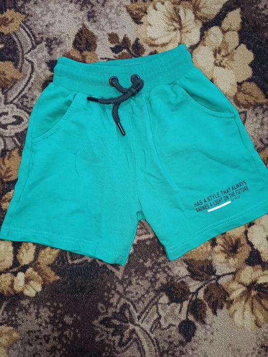 Продаються шорти