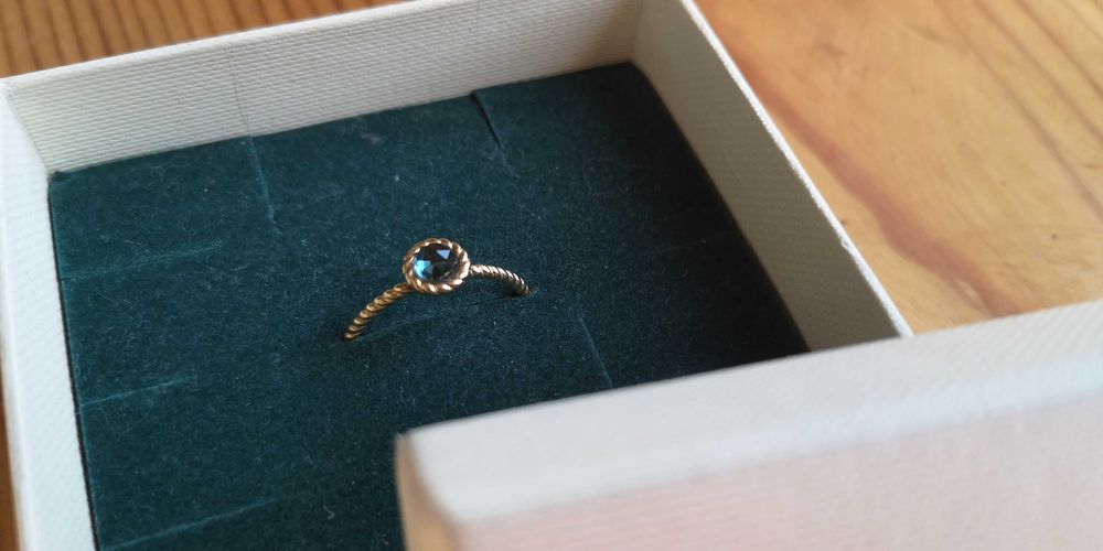 PROMOCJA!!! -40% na certyfikowany złoty pierścionek Yes! z topazem