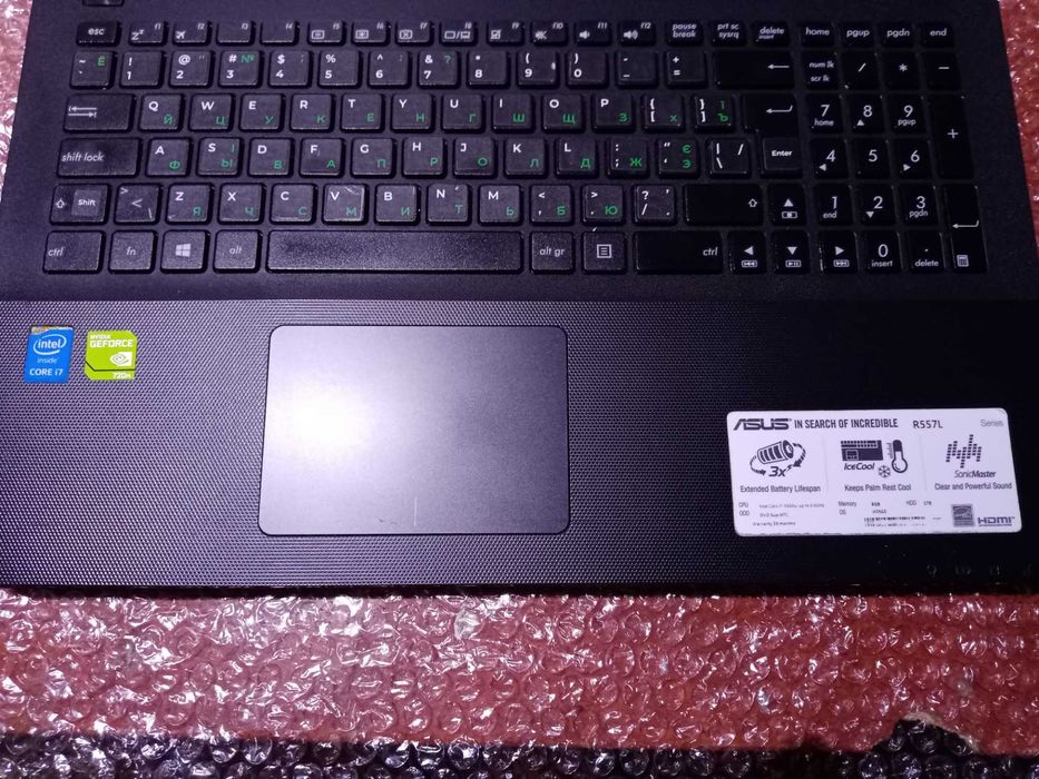 ноутбук ASUS R557L