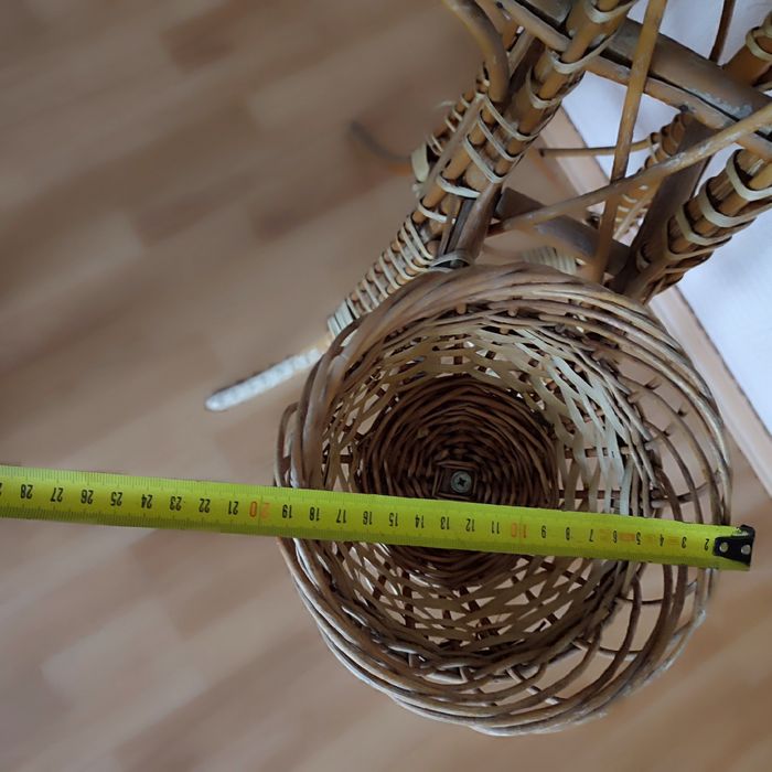 Подставка для цветов из лозы