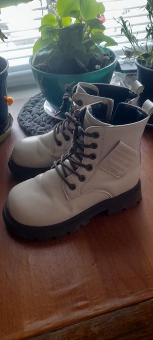 Продам бу дитячі чобітки