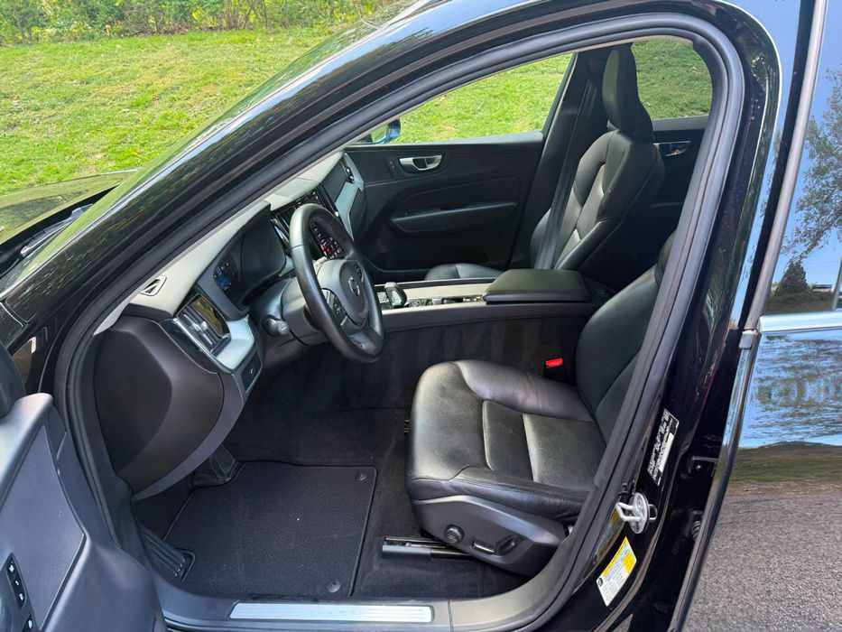 Volvo XC60 B5 Core      2023