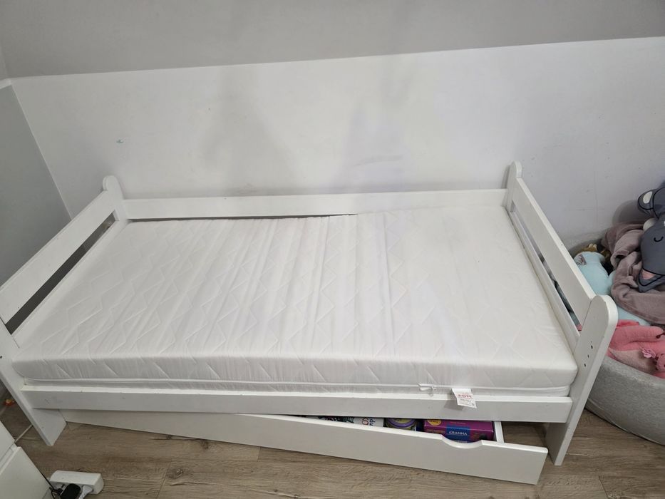 Łóżko dziecięce z szuflada i materacem