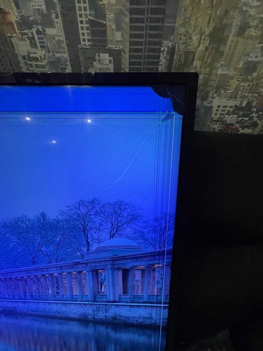 Розбитий телевізор LG 55