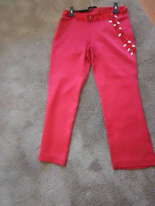 Calça vermelha de cerimónia