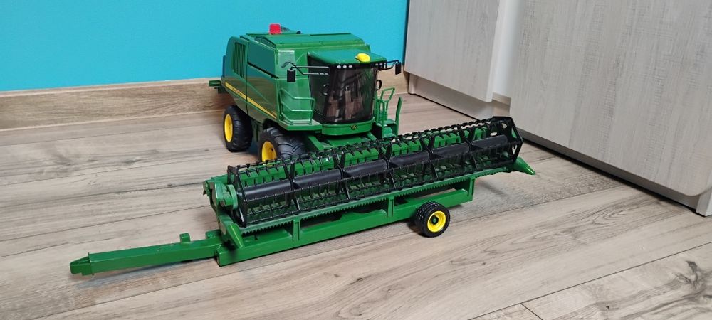 Kombajn bruder John Deere T670i