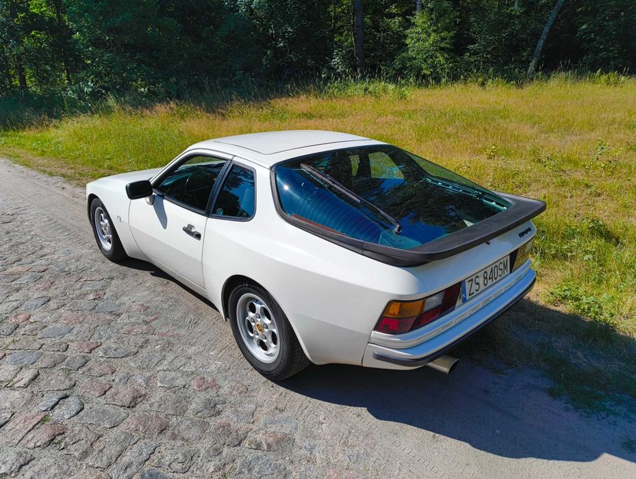 Samochód Porsche 944